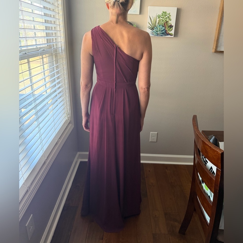 David’s Bridal F18055 Wine Size 6 One Shoulder Crinkle Chiffon Dress - Picture 4 of 11